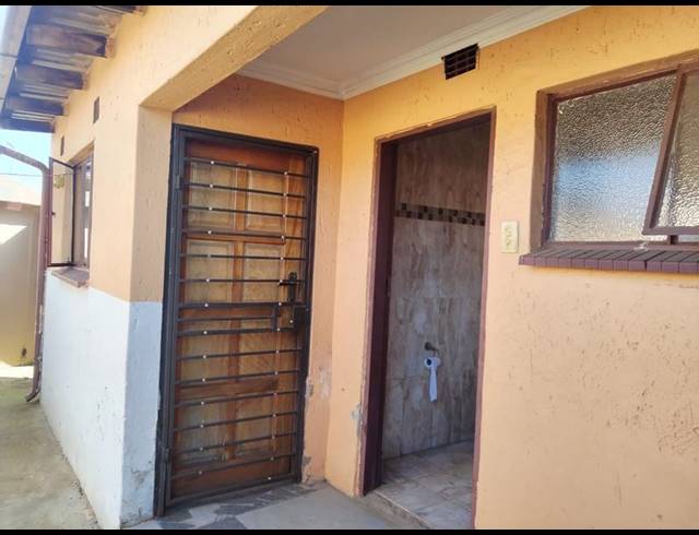2 BEDROOM HOUSE FOR SALE IN JABAVU